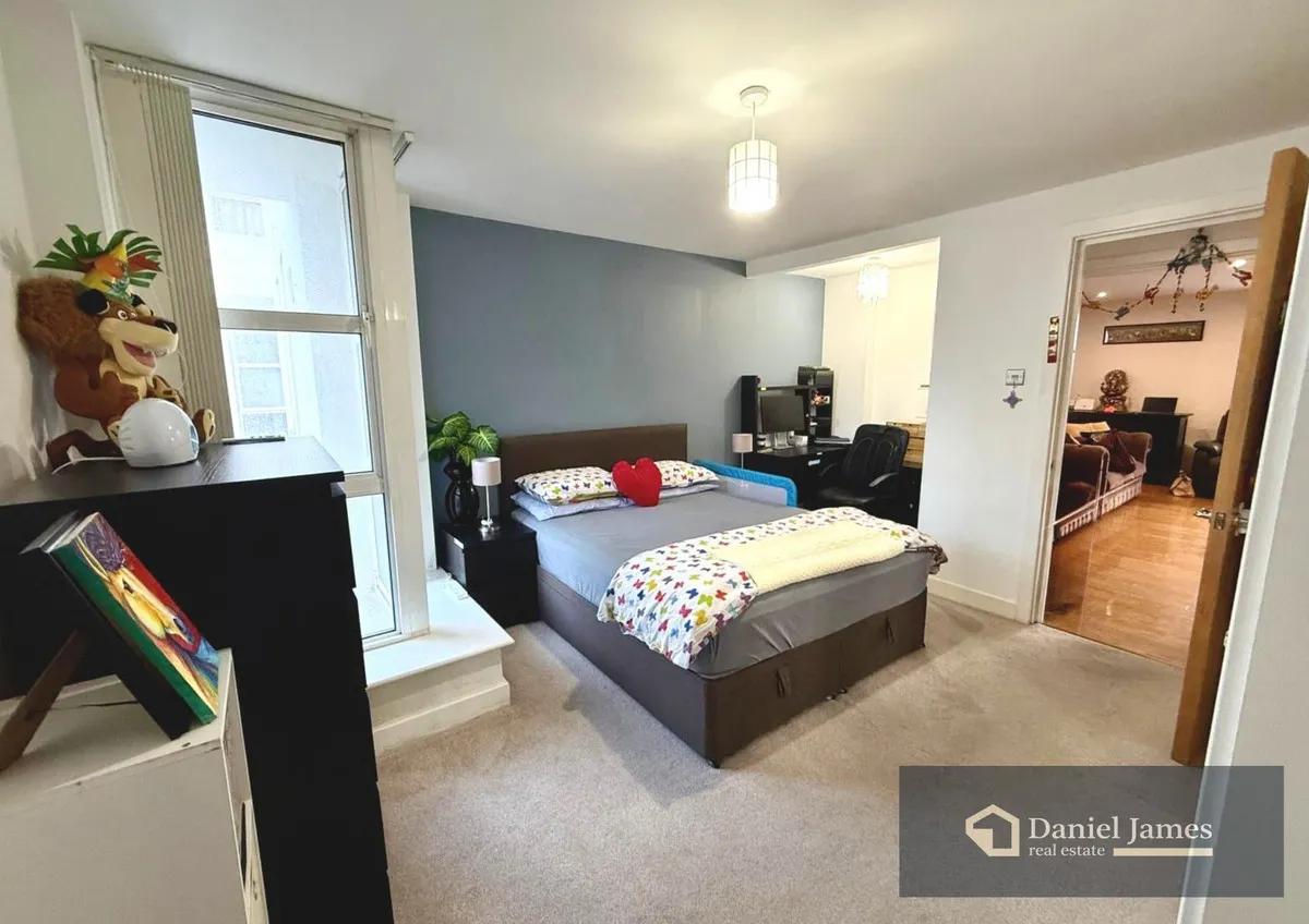 Barrier Point Road, London, E16, photo 6