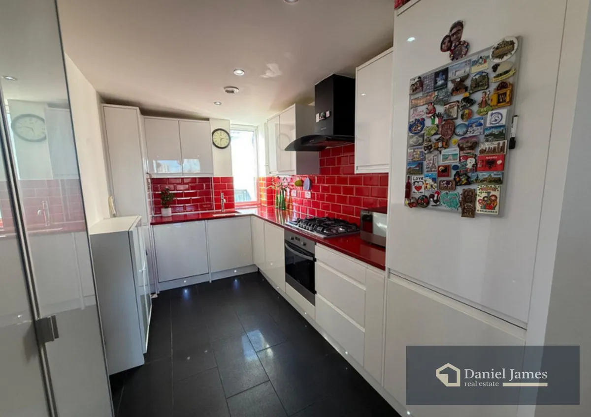 Barrier Point Road, London, E16, photo 11