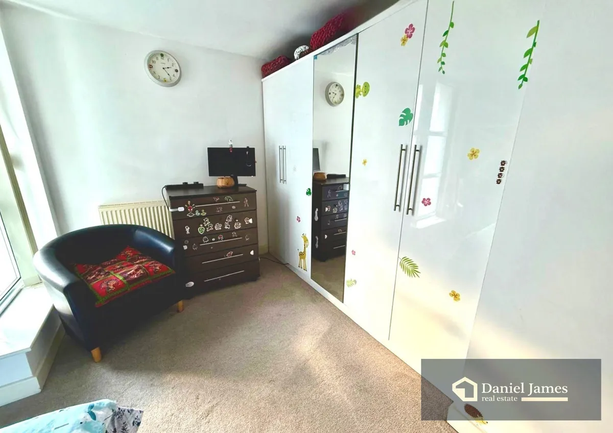 Barrier Point Road, London, E16, photo 9