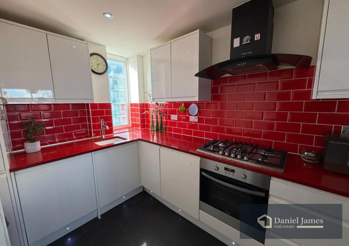 Barrier Point Road, London, E16, photo 10