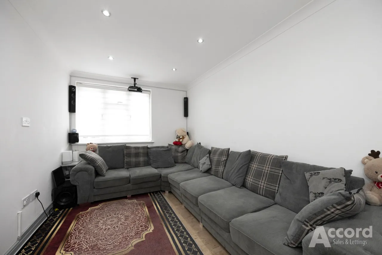 Westfield Road, Dagenham, RM9, photo 28