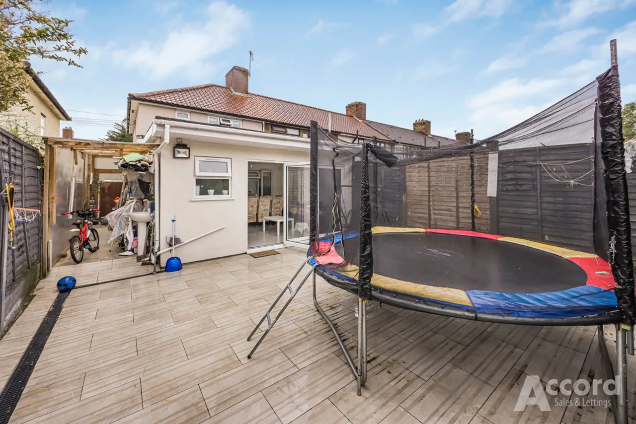 Westfield Road, Dagenham, RM9, photo 23