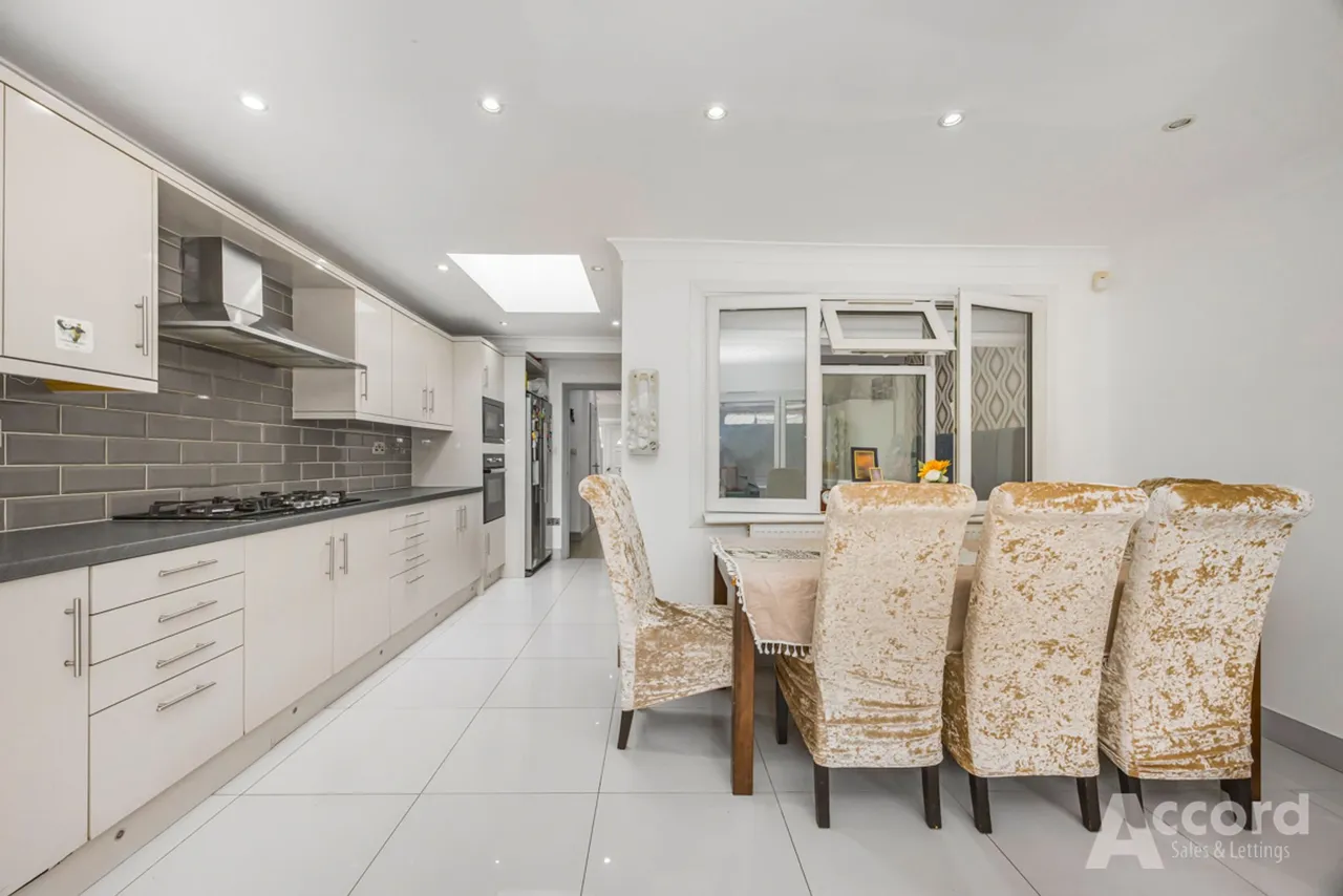 Westfield Road, Dagenham, RM9, photo 34