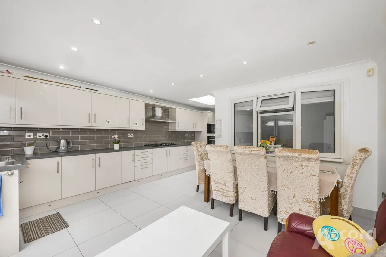Westfield Road, Dagenham, RM9, photo 33