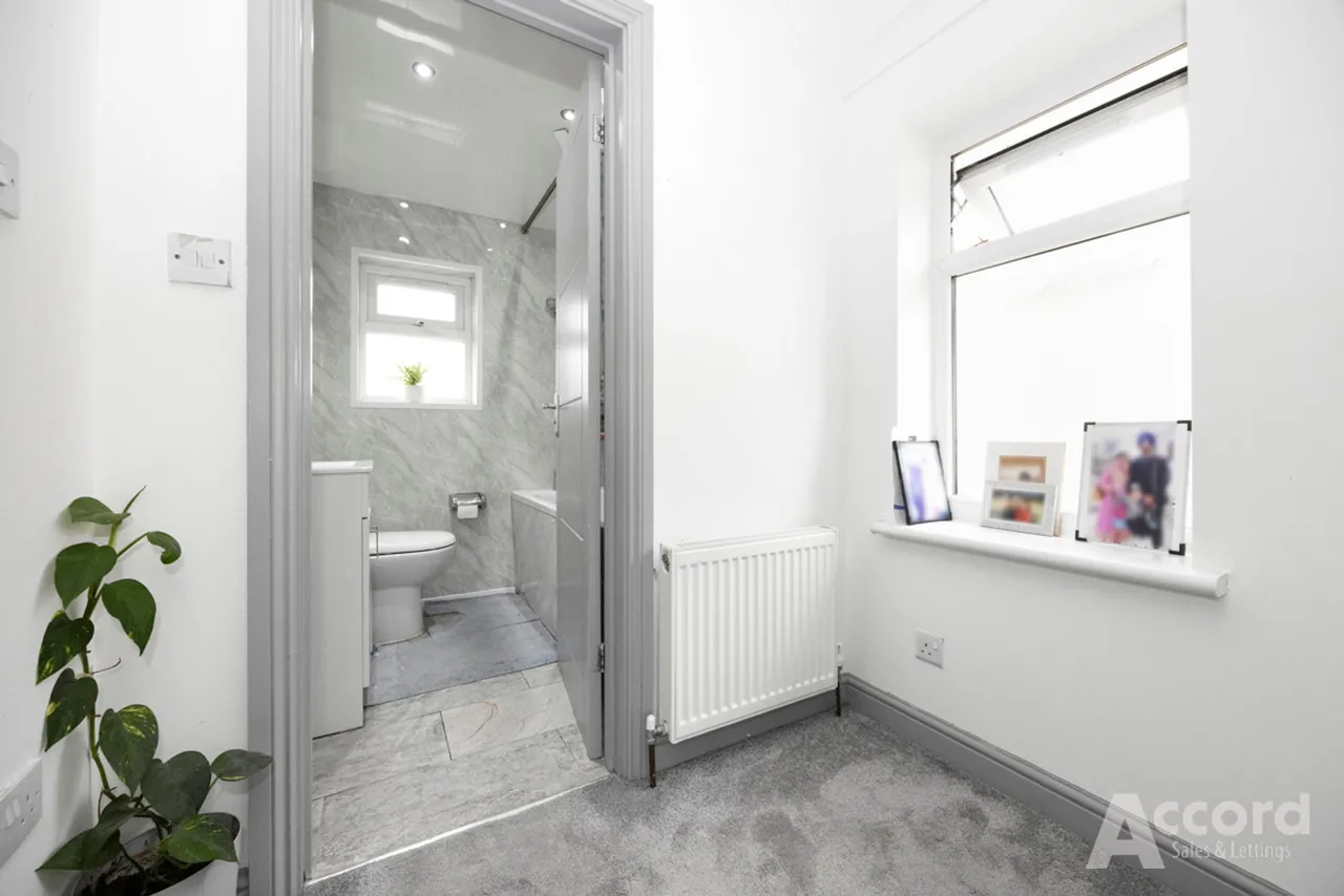 Westfield Road, Dagenham, RM9, photo 22