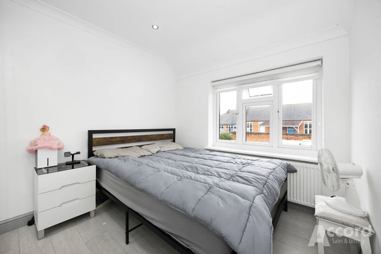 Westfield Road, Dagenham, RM9, photo 43