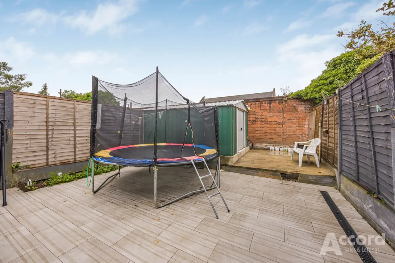 Westfield Road, Dagenham, RM9, photo 24