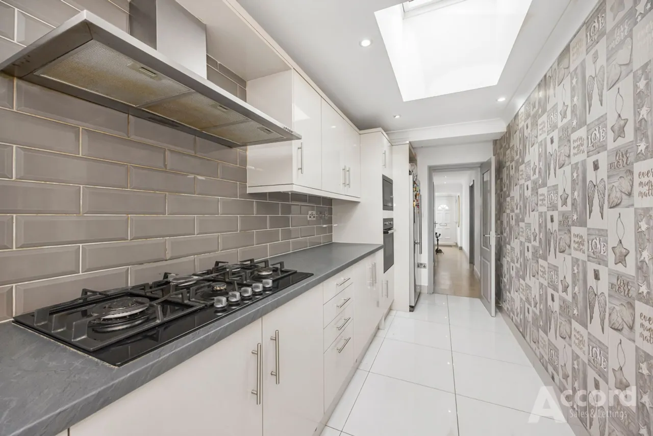 Westfield Road, Dagenham, RM9, photo 5