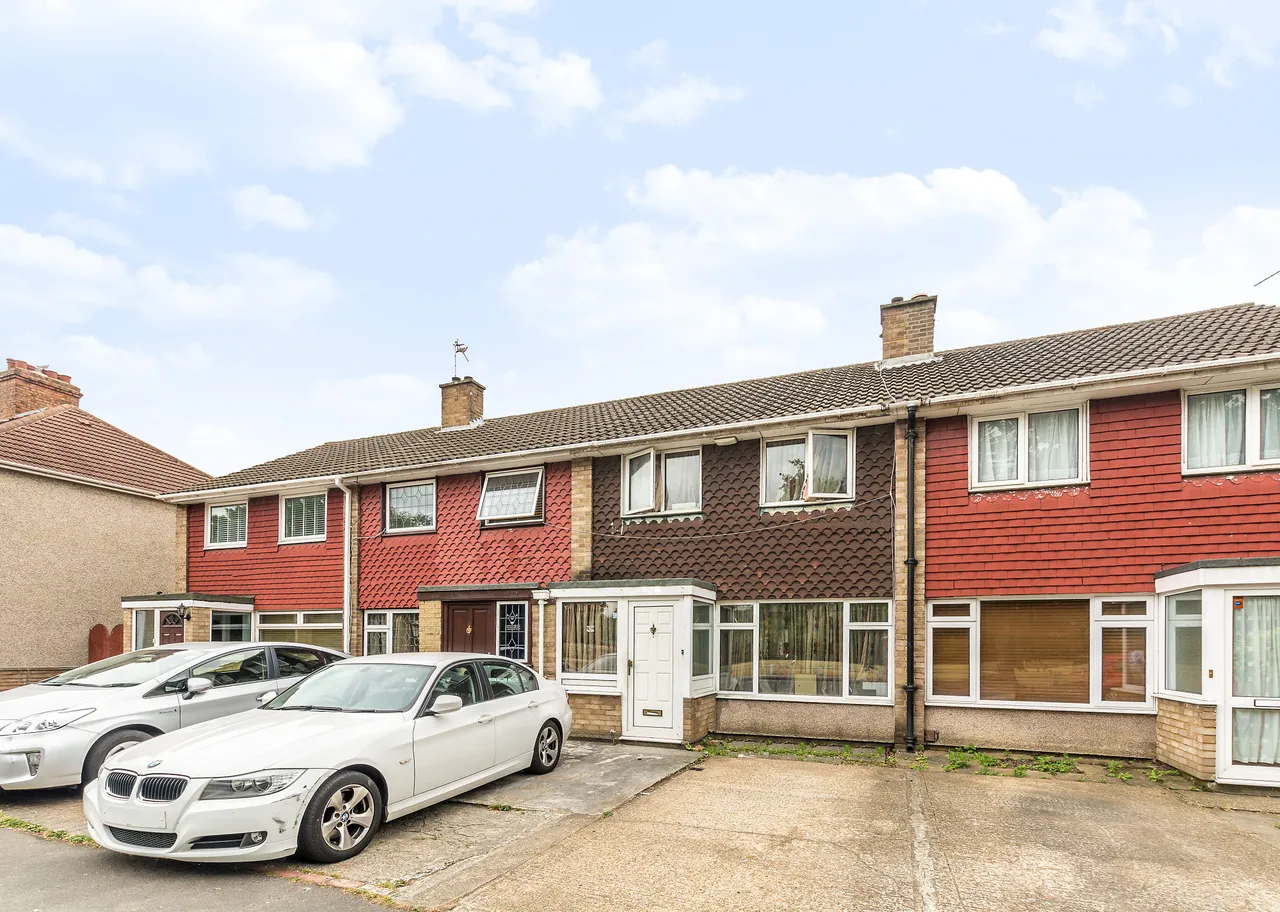 2 bed house for sale — 582a Hanworth Road, Hounslow