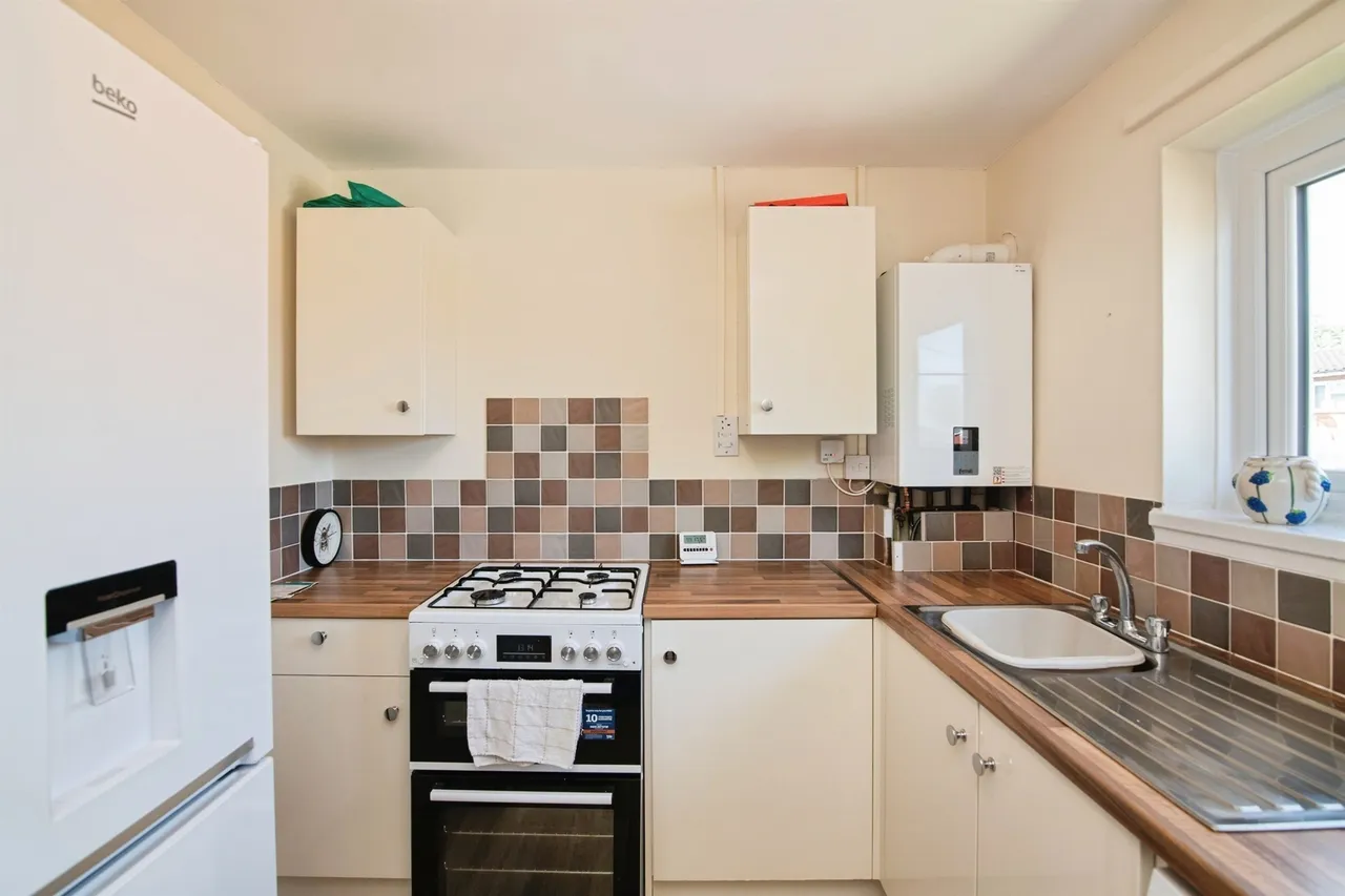 Crown Walk, Tipton, DY4, photo 5