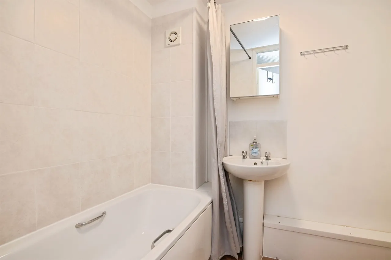 Crown Walk, Tipton, DY4, photo 12