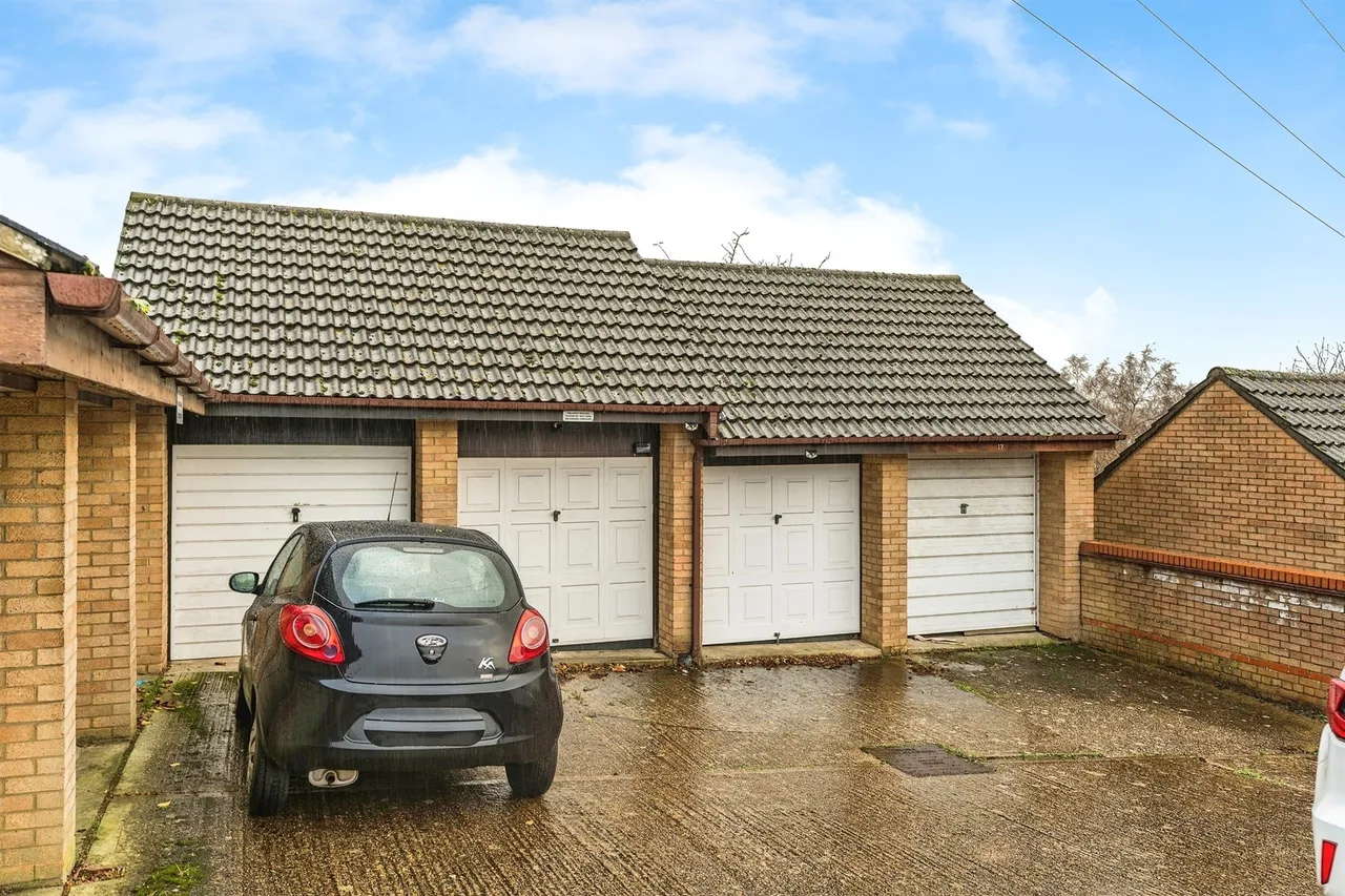 Betjeman Close, Larkfield, ME20, photo 14