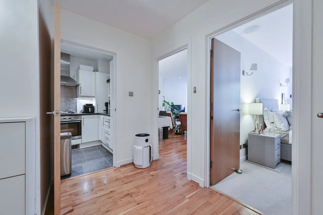 Flat 5, 4-6 Islington Green, London, photo 4