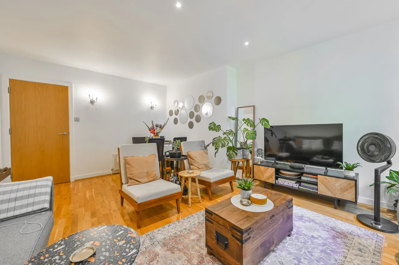 Flat 5, 4-6 Islington Green, London, photo 9