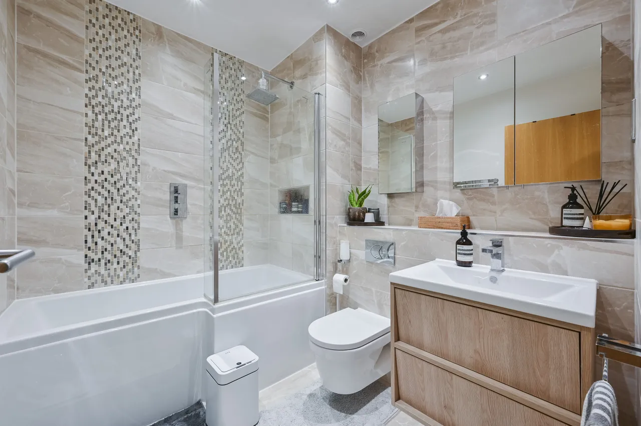 Flat 5, 4-6 Islington Green, London, photo 5