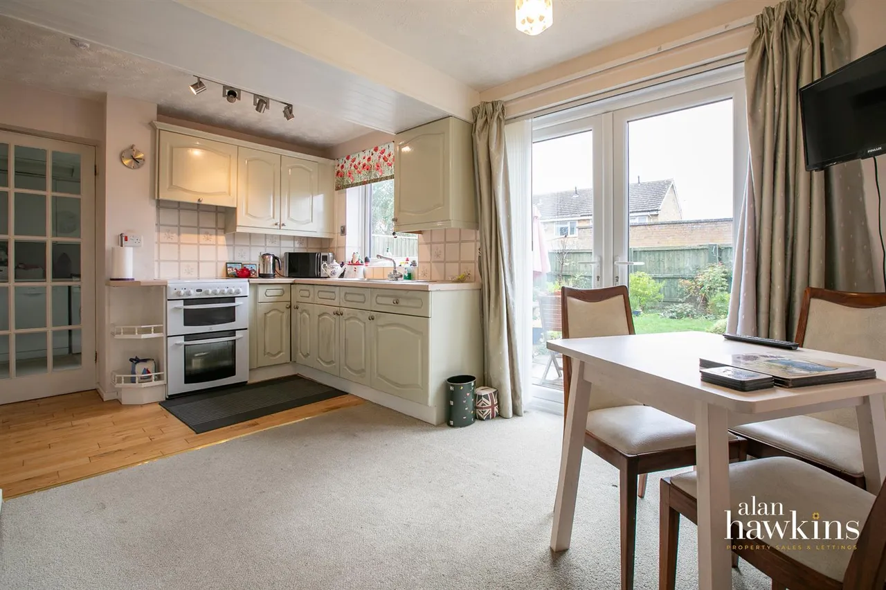 Laburnum Drive, Royal Wootton Bassett, photo 4