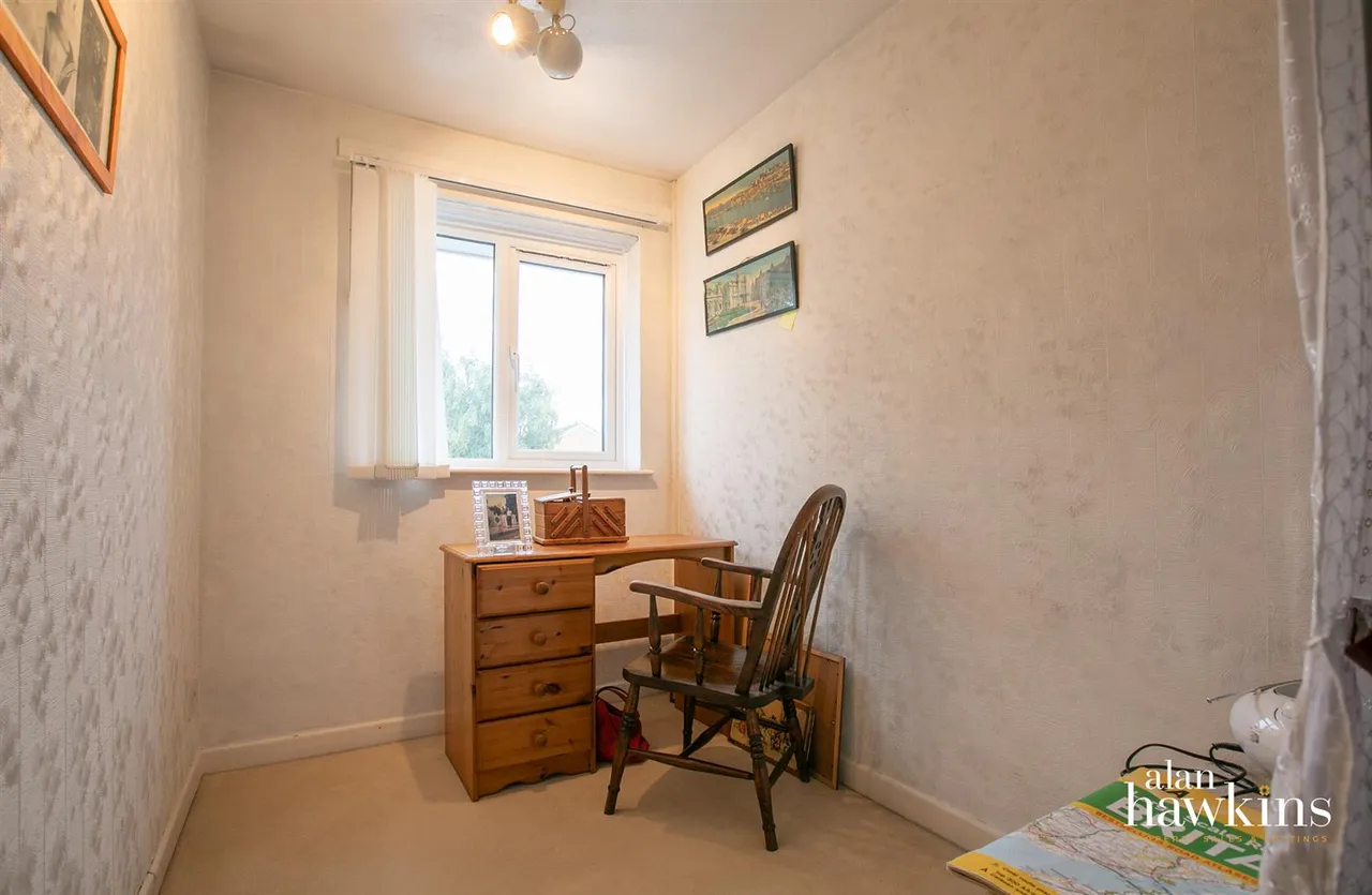 Laburnum Drive, Royal Wootton Bassett, photo 9
