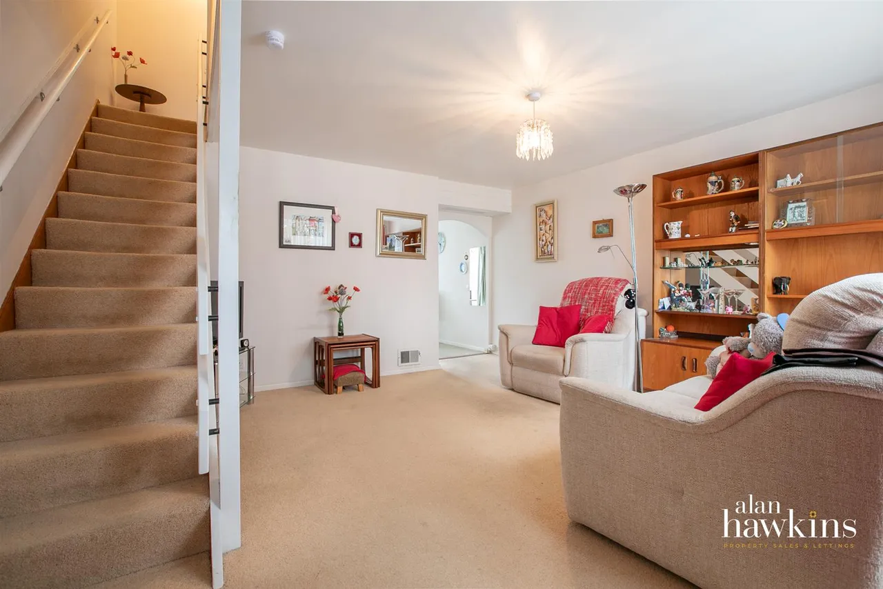 Laburnum Drive, Royal Wootton Bassett, photo 2