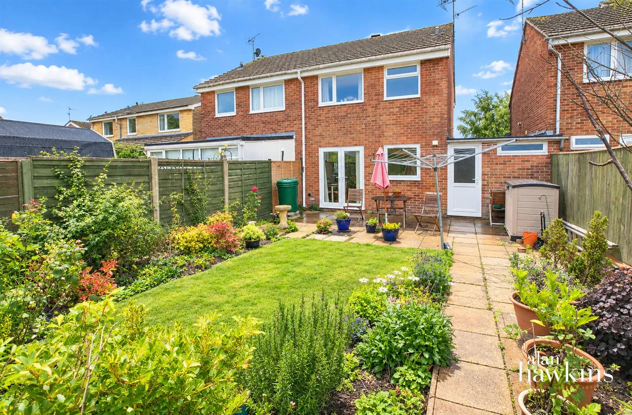 Laburnum Drive, Royal Wootton Bassett, photo 11
