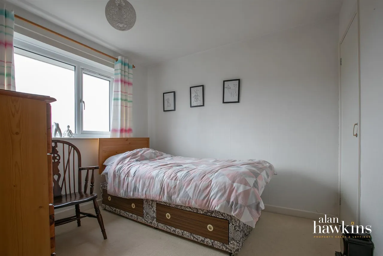 Laburnum Drive, Royal Wootton Bassett, photo 7