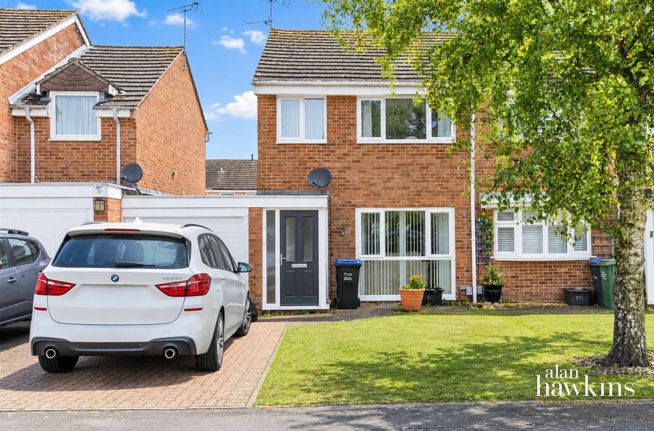 3 bed house for sale, Laburnum Drive, Royal Wootton Bassett