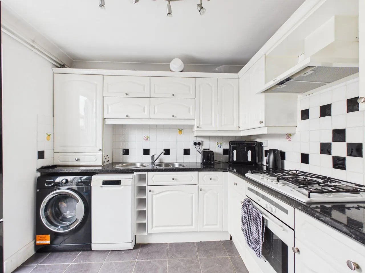 Kenilworth Road, Ashford, TW15, photo 6