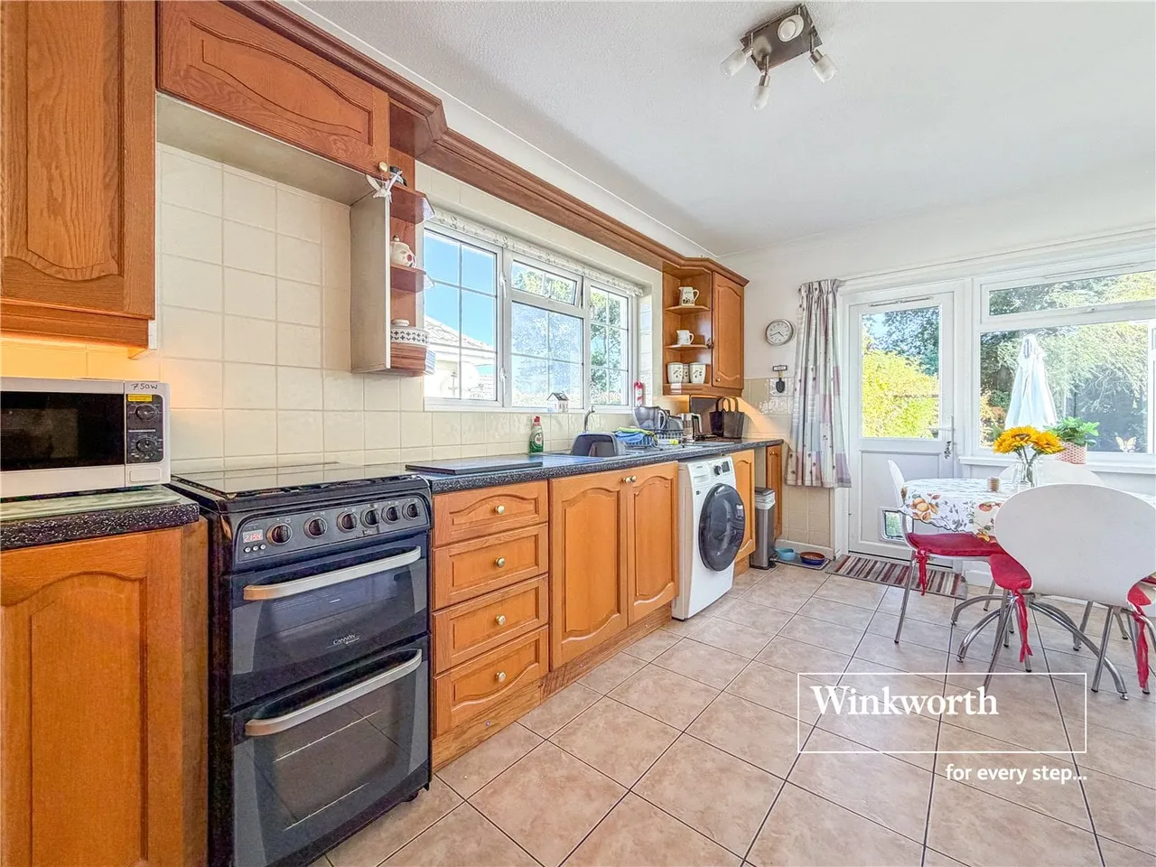 Mayfield Close, Ferndown, BH22, photo 2
