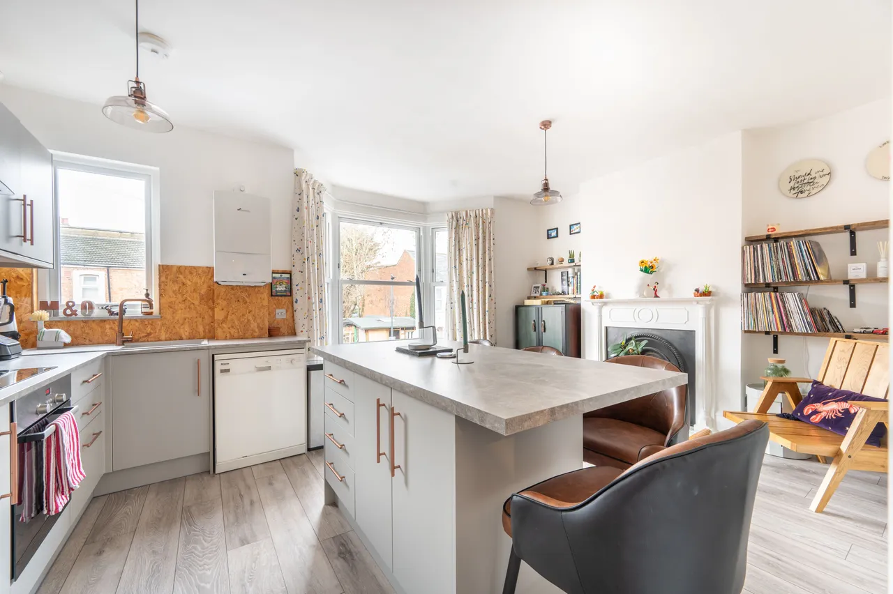 4 bed flat for sale — 27a West Ella Road, London