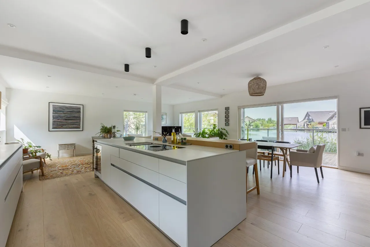Cerney Wick Lane, South Cerney, Cirencester, Gloucestershire, GL7 5FY, photo 6