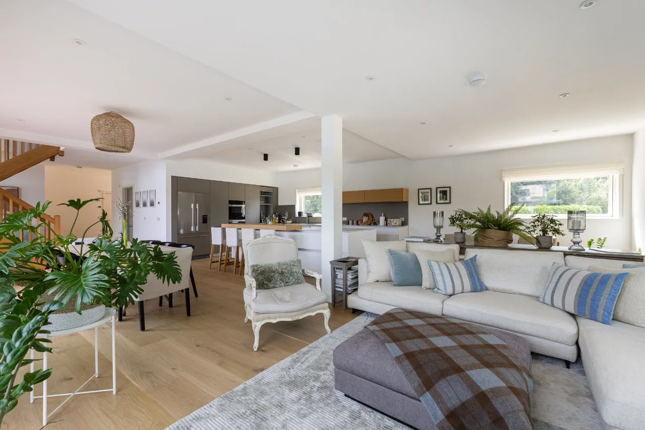 Cerney Wick Lane, South Cerney, Cirencester, Gloucestershire, GL7 5FY, photo 2
