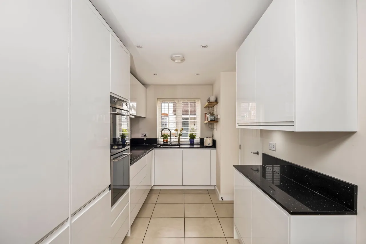 Churchill Way, Broadbridge Heath, RH12, photo 5