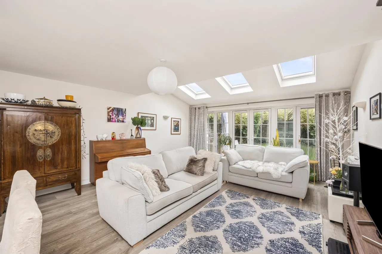 Churchill Way, Broadbridge Heath, RH12, photo 2