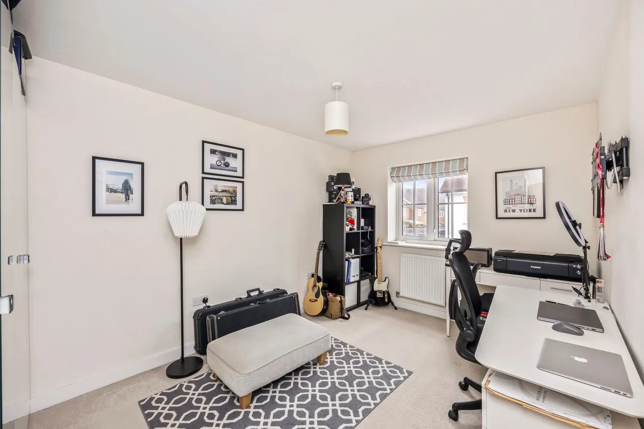 Churchill Way, Broadbridge Heath, RH12, photo 13
