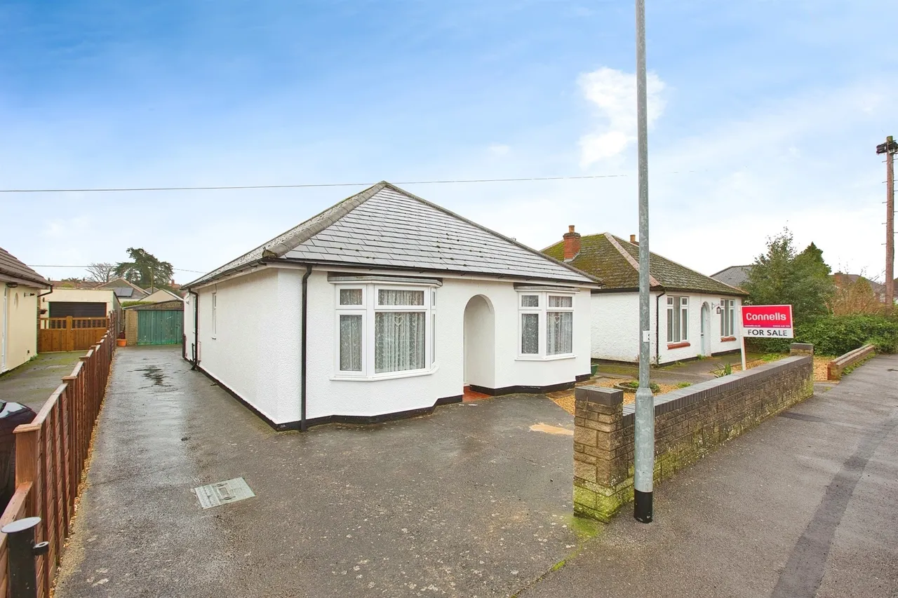 3 bed house for sale — Sandhurst Road, Yeovil