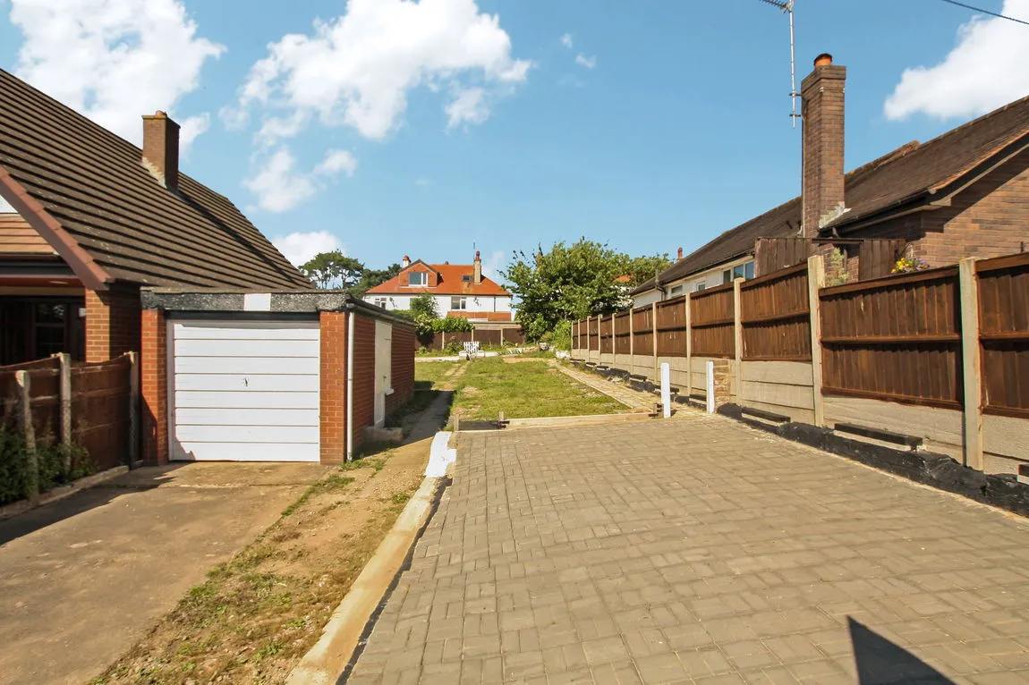 Plas Uchaf Avenue, Prestatyn, Denbishire, LL19 9NR, photo 2