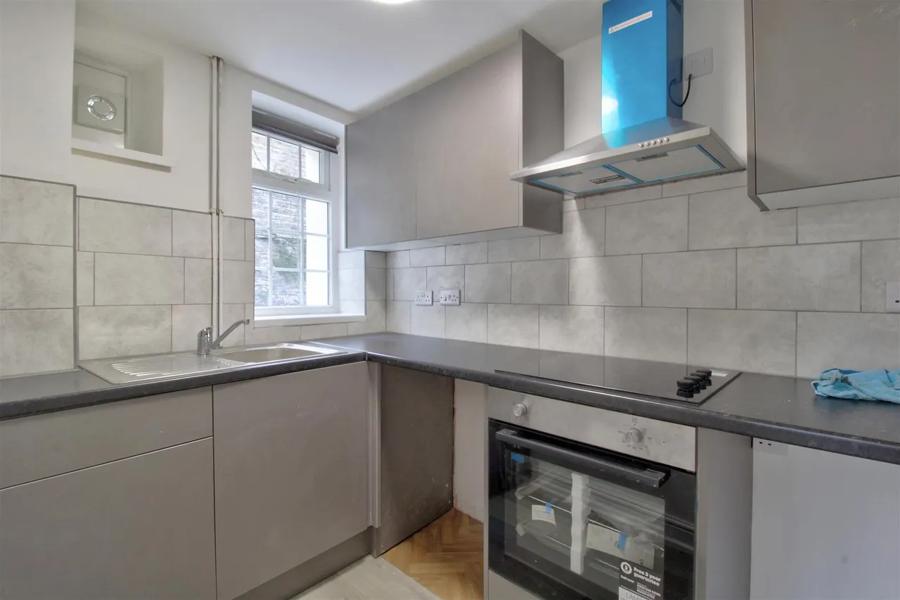Rhiw Parc Road, Abertillery, NP13, photo 2