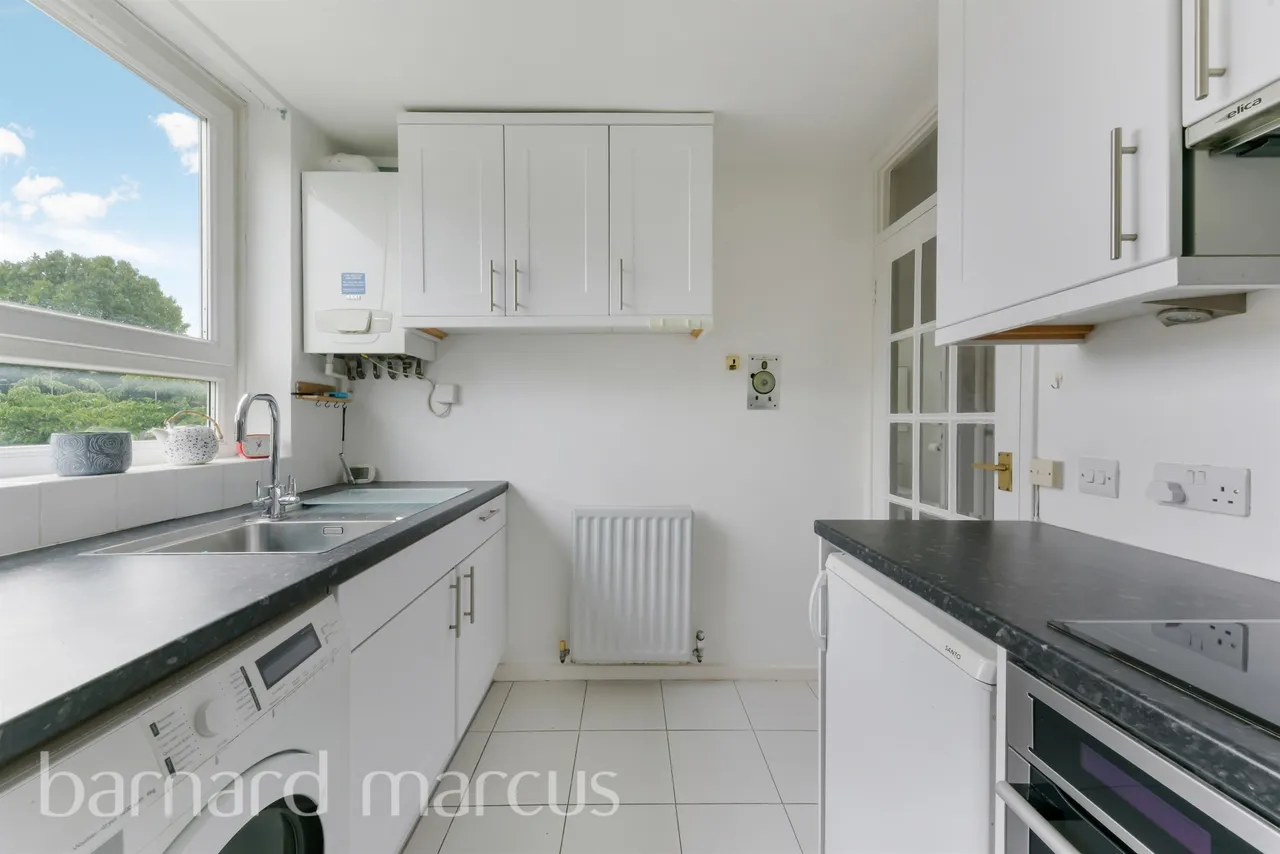 2 bed flat for sale — Cherrywood Drive, Putney