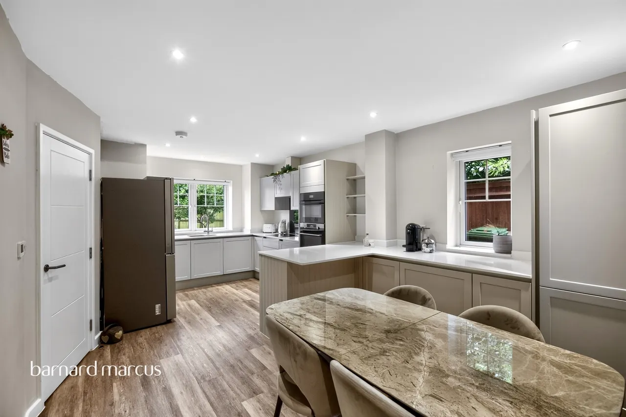 4 bed house for sale — London Road, Redhill