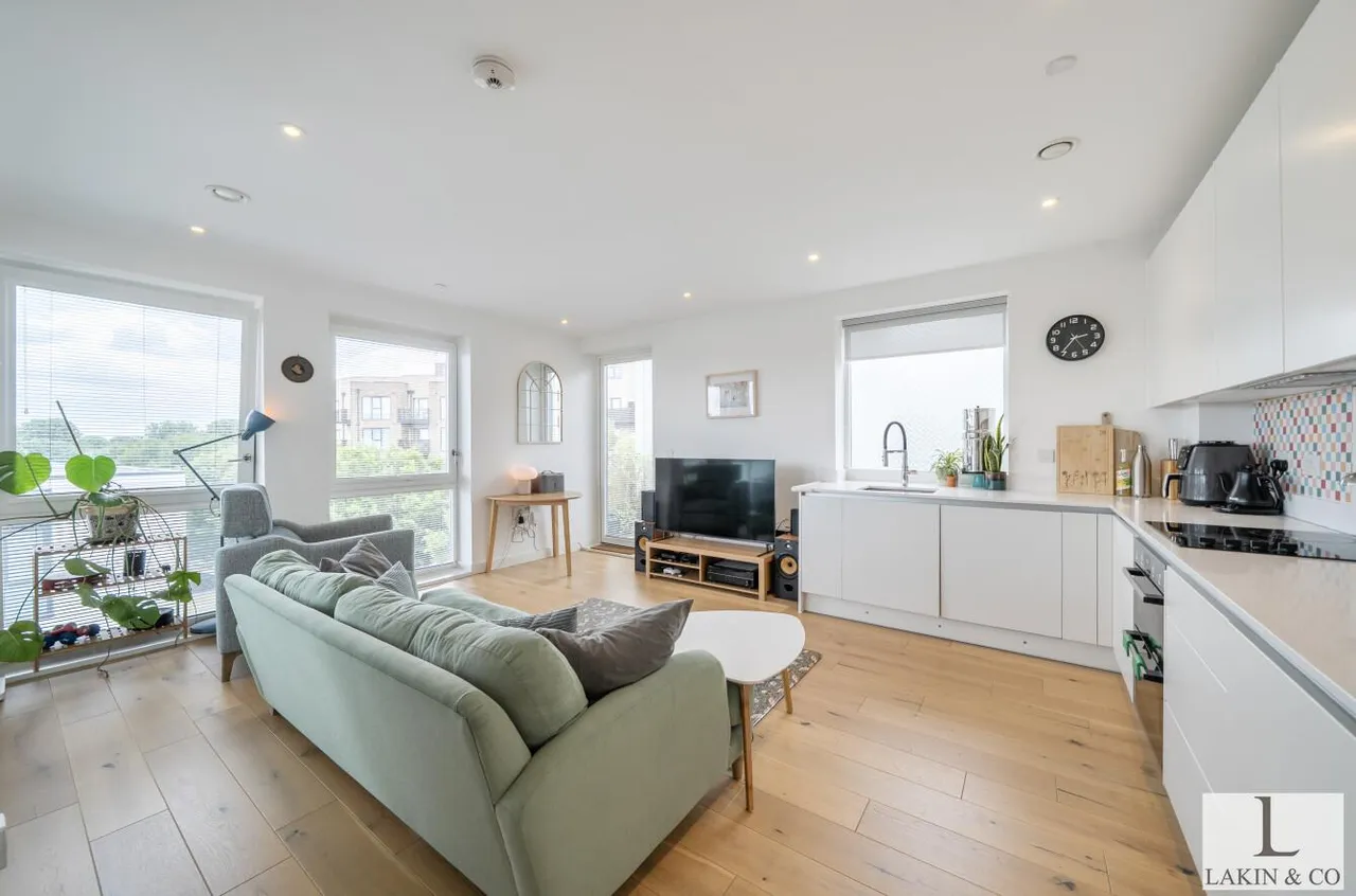 5 Hornchurch Road, Uxbridge, UB10 0YH, photo 2