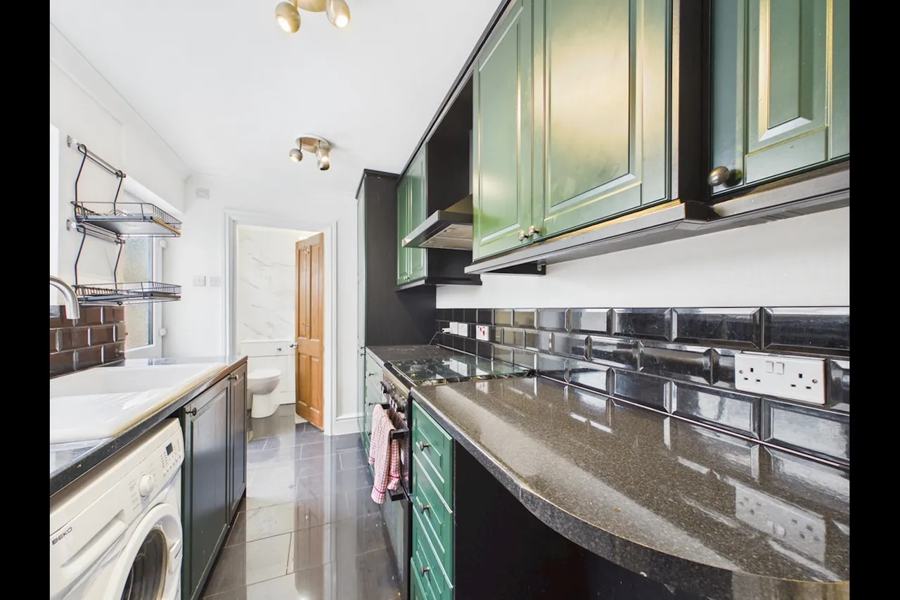 Victoria Road, Romford, RM1, photo 3