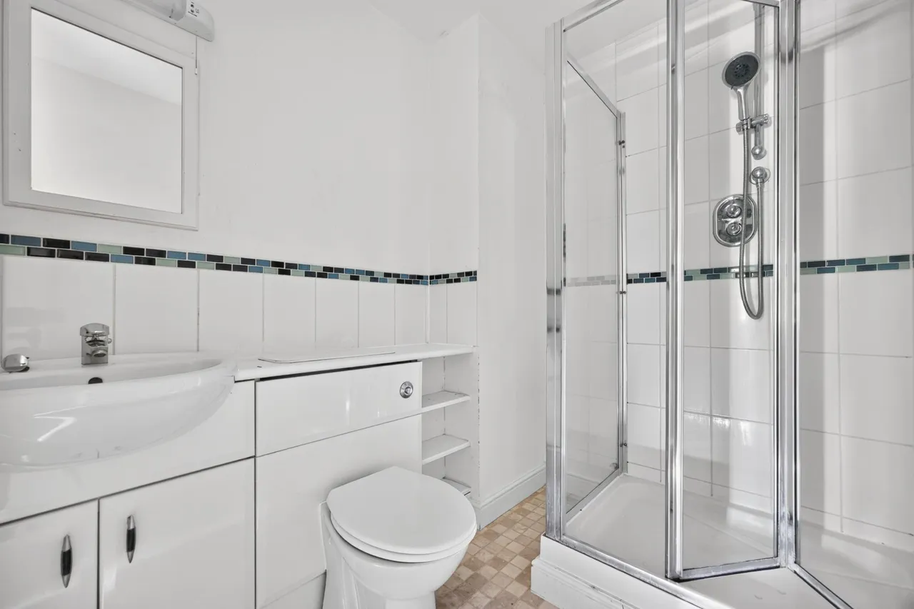London Road, Camberley, GU15, photo 12
