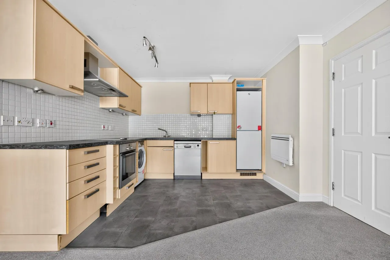London Road, Camberley, GU15, photo 7