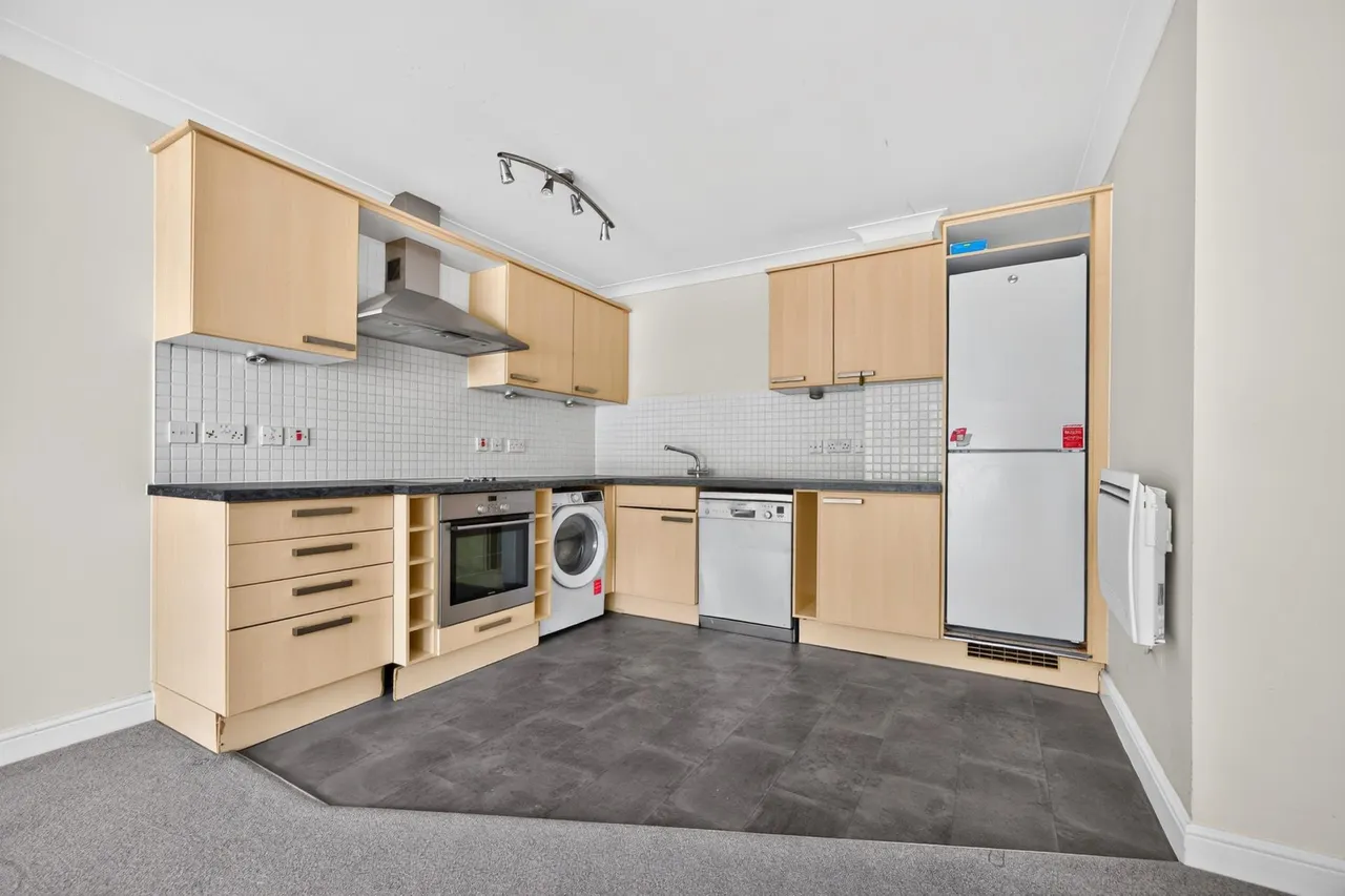 London Road, Camberley, GU15, photo 8