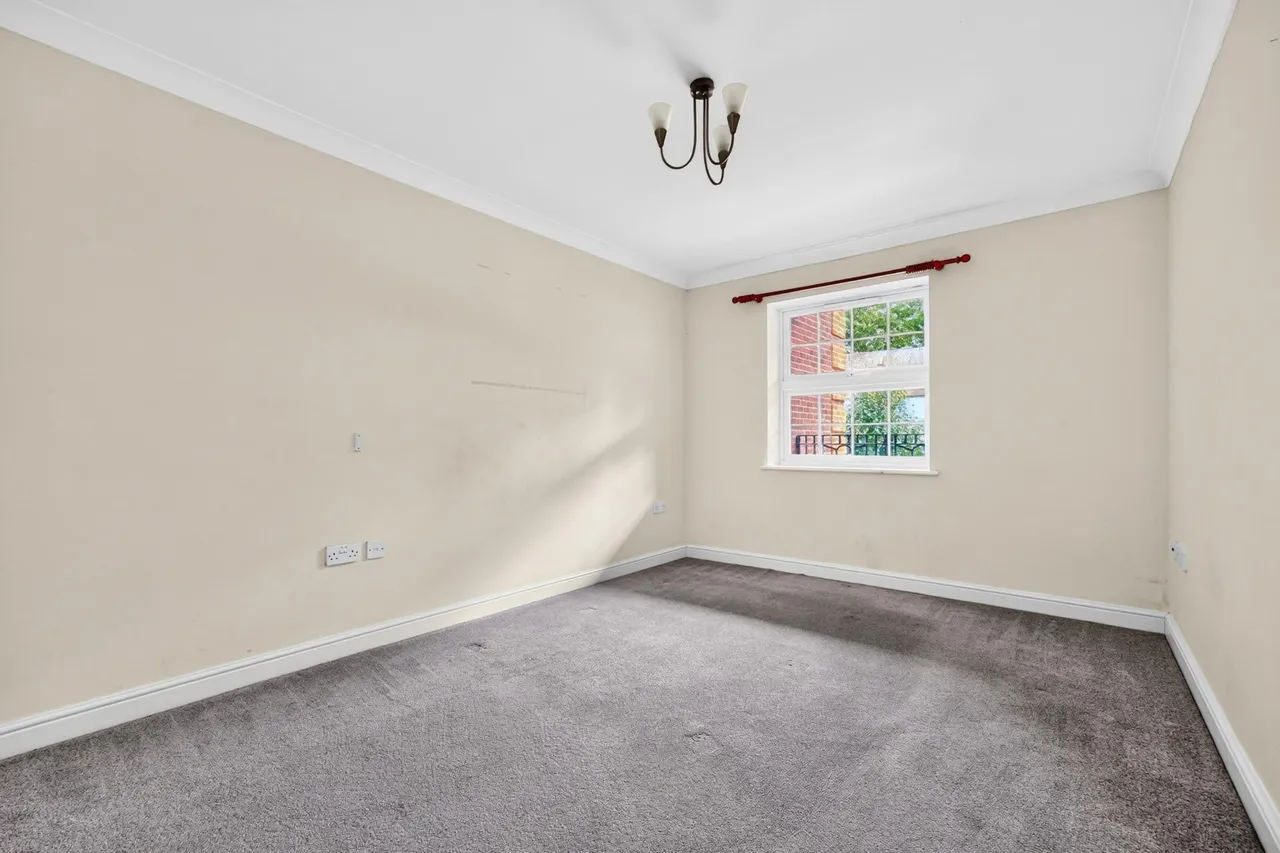 London Road, Camberley, GU15, photo 11