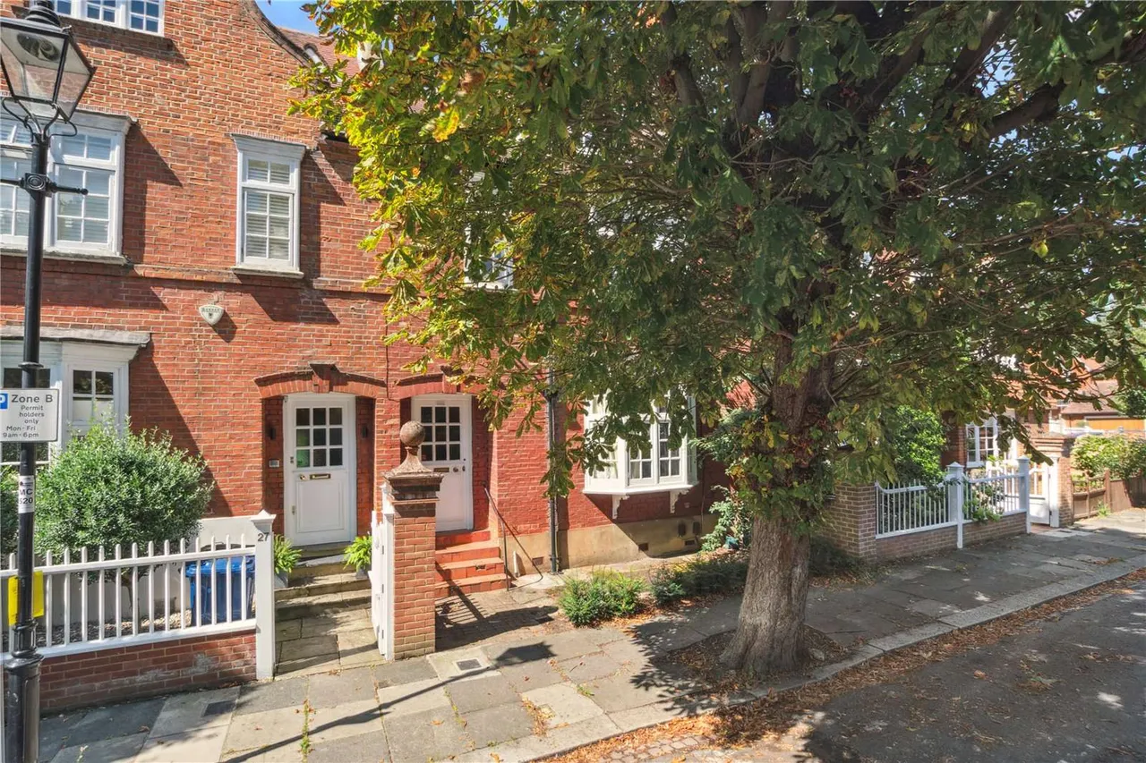 Marlborough Crescent, London, W4, photo 9