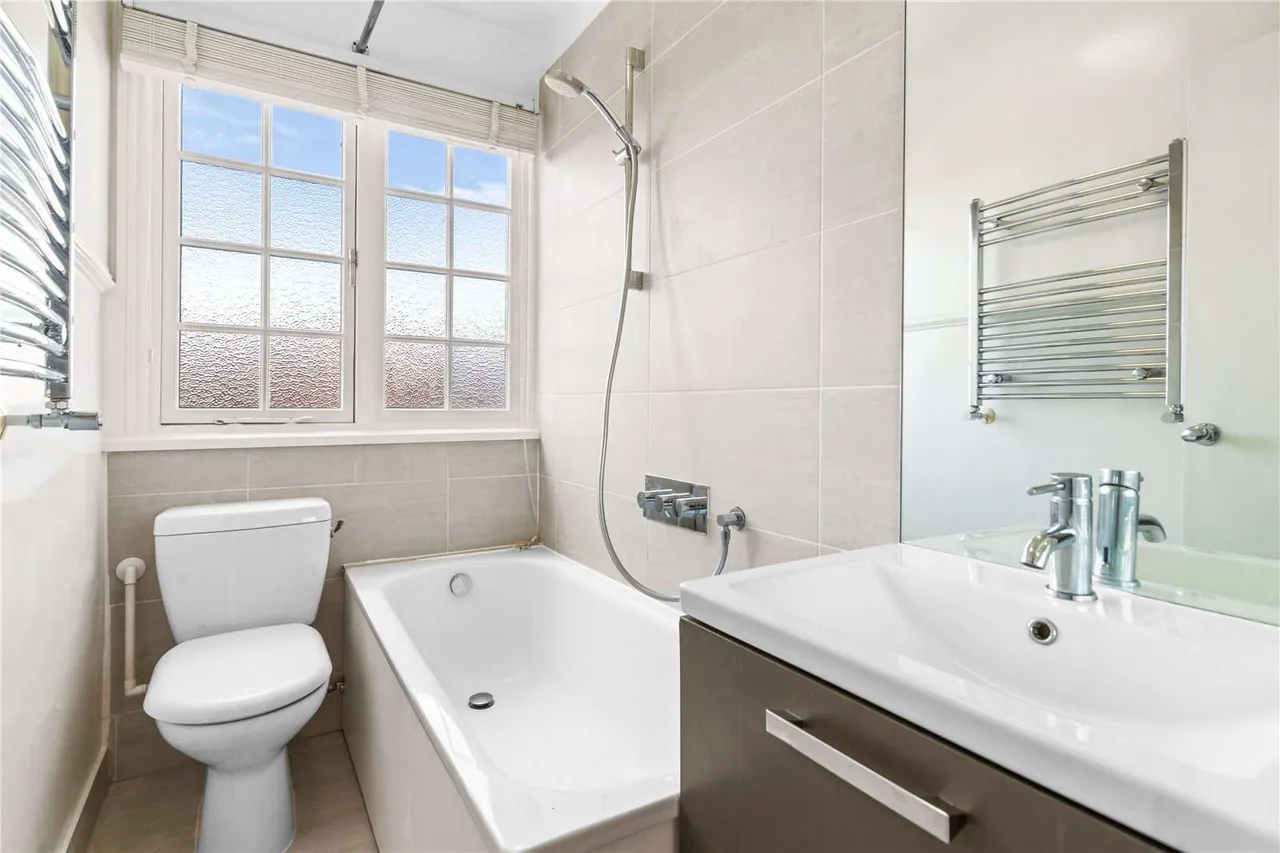Marlborough Crescent, London, W4, photo 6