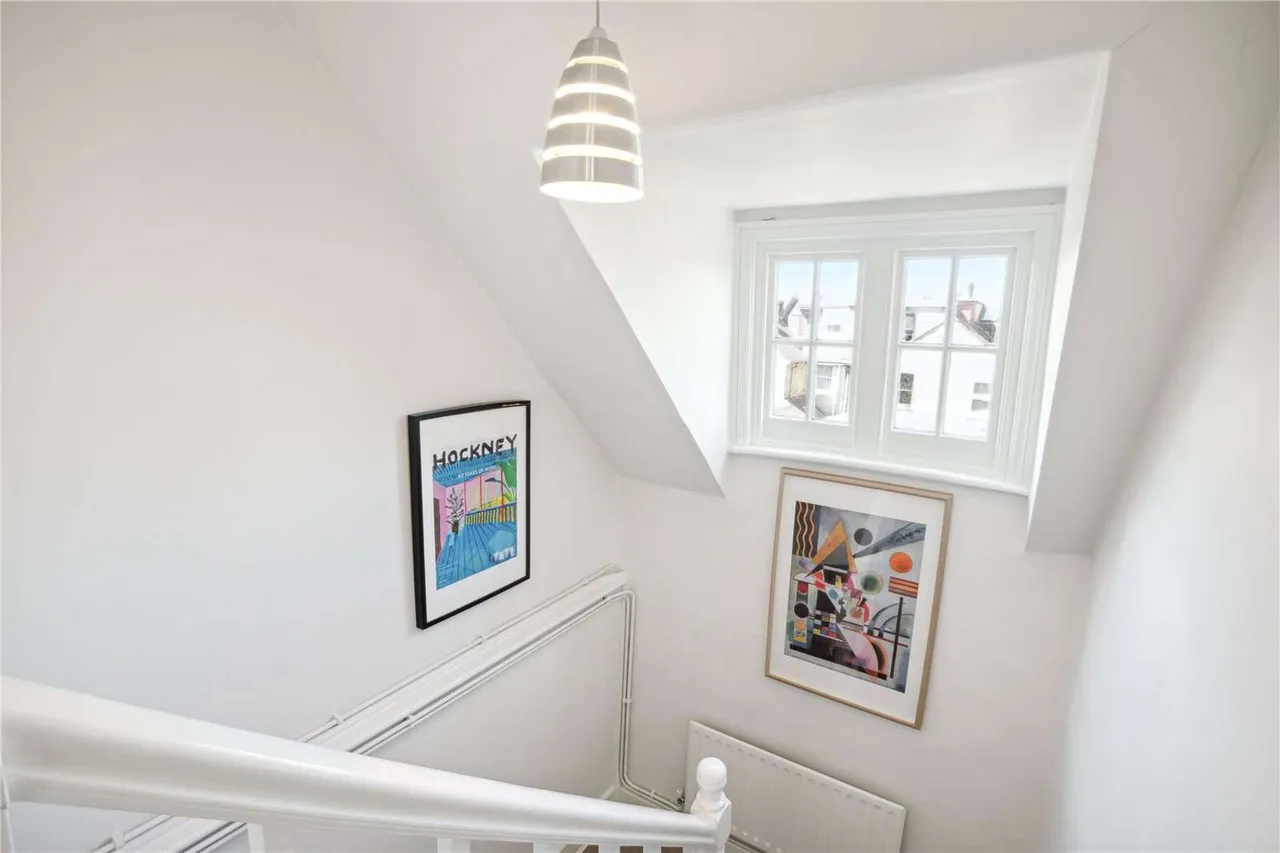 Marlborough Crescent, London, W4, photo 8