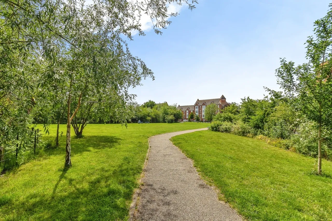 Summerlin Drive, Woburn Sands, Milton Keynes, Buckinghamshire, MK17, photo 12