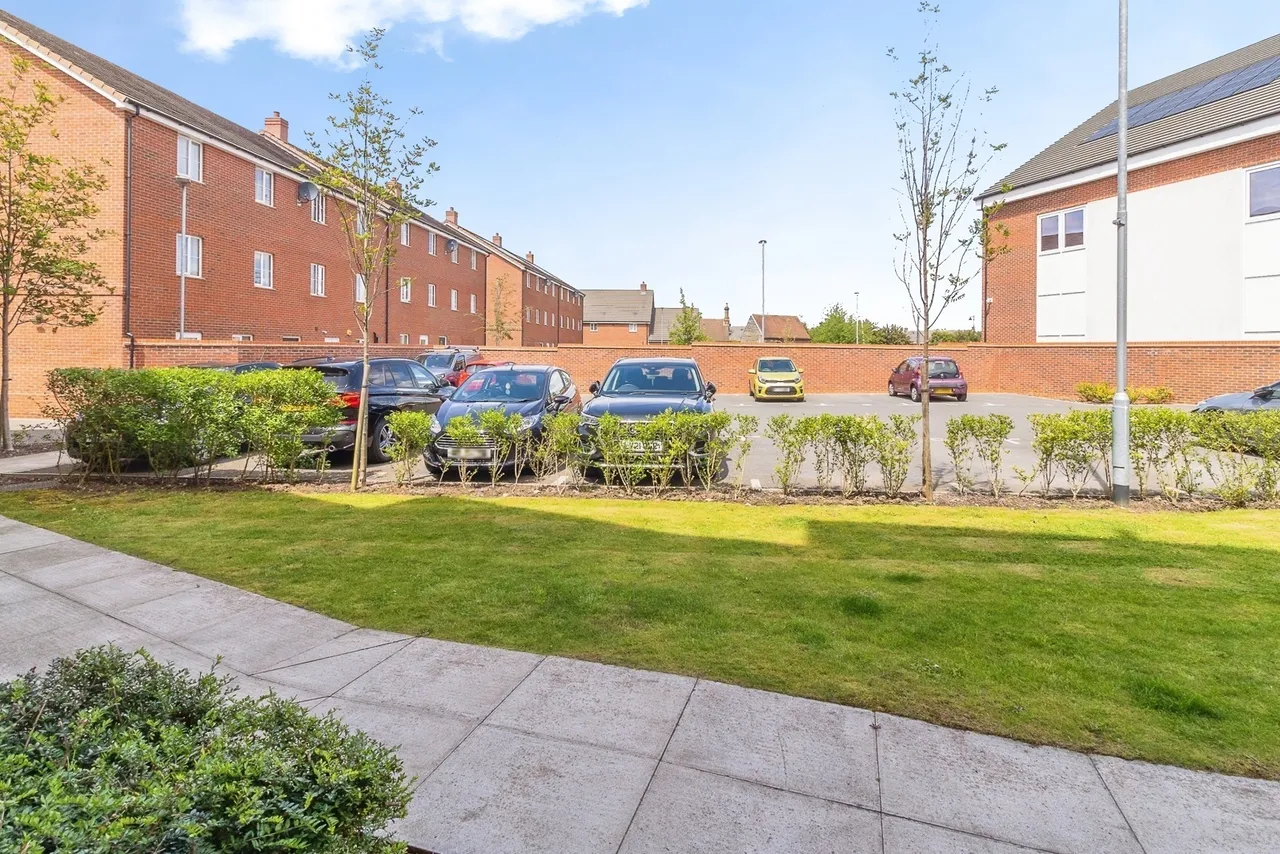 Summerlin Drive, Woburn Sands, Milton Keynes, Buckinghamshire, MK17, photo 11