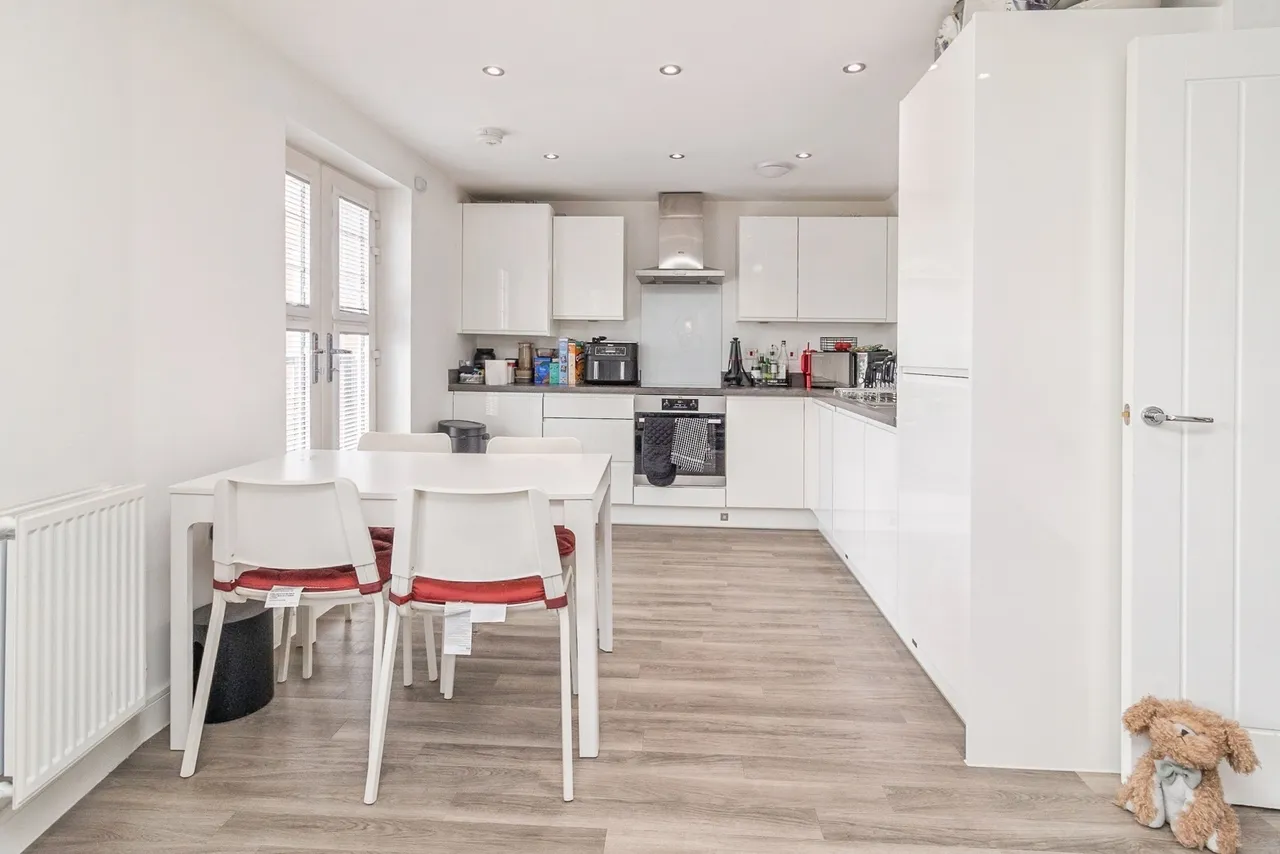 Summerlin Drive, Woburn Sands, Milton Keynes, Buckinghamshire, MK17, photo 4